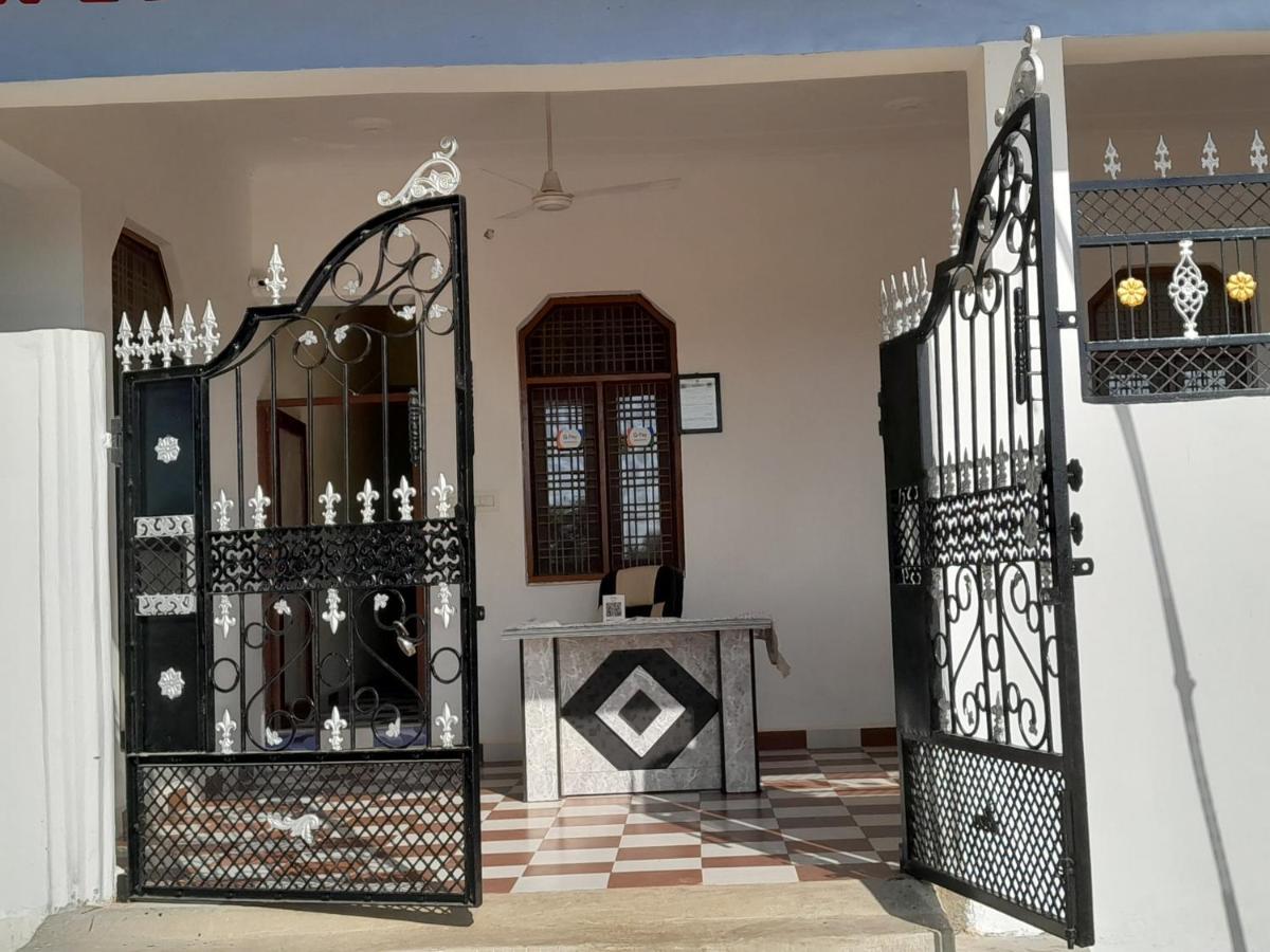 Rani Palace Khajurāho Exterior photo